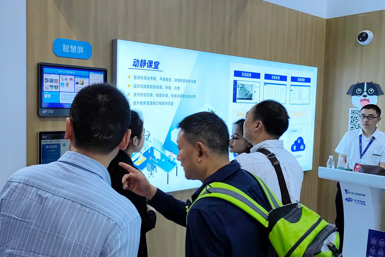 1682336731906098.jpg 智慧教室-图03.jpg